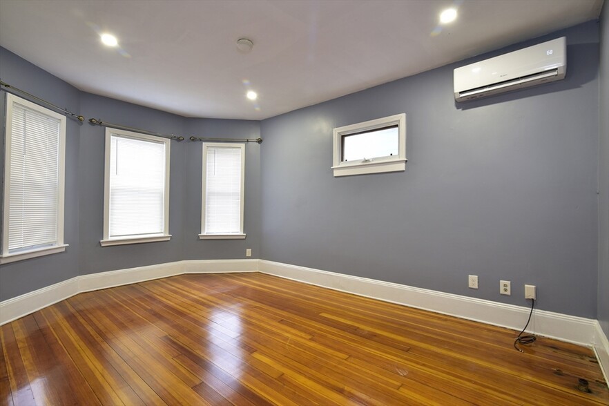 Building Photo - 48 Monadnock St