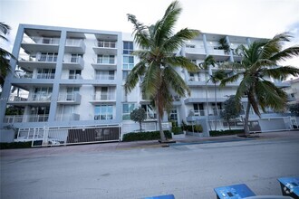 Building Photo - 7832 Collins Ave