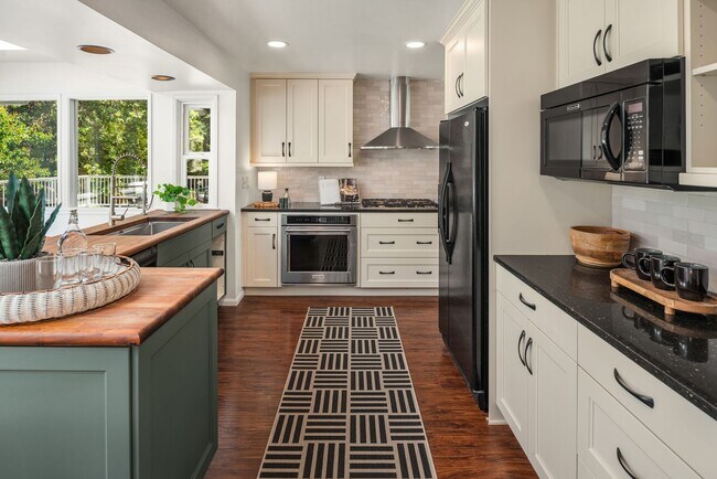 Building Photo - Spacious Edmonds Retreat with Expansive Entertaining Deck