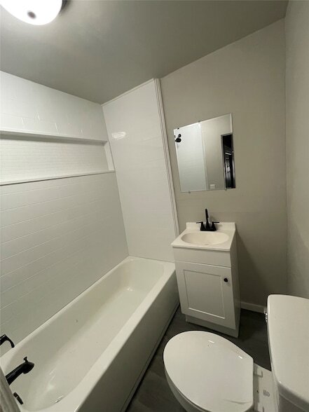 Building Photo - 6139 Belcrest St