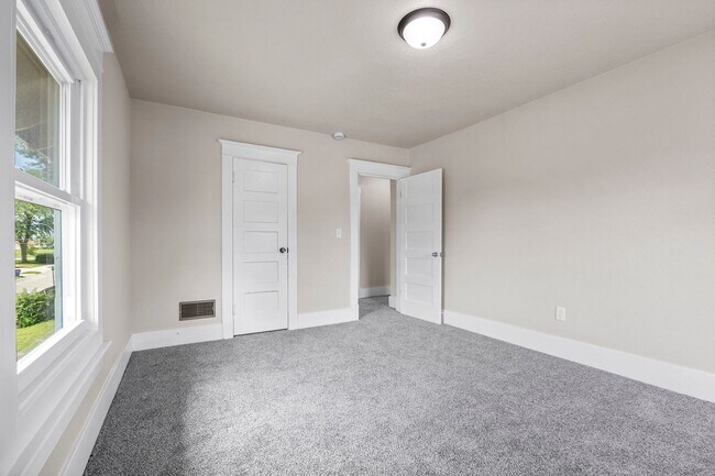 Building Photo - 3 Bedroom 1 Bathroom House
