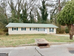 Building Photo - 135 Lillian Dr