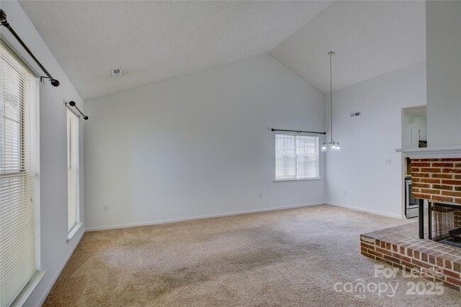 Building Photo - 405 N Summit Ave