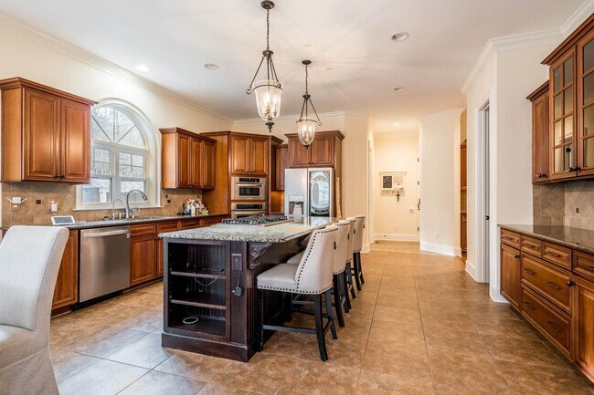 Building Photo - 246 Valley Meadow Dr
