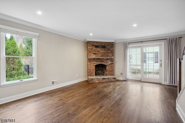 Building Photo - 25 Ruthven Pl