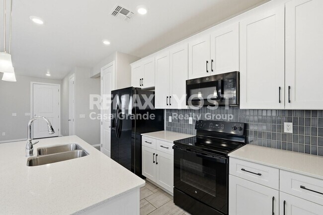 Building Photo - Modern Single-Level Home with Designer Finishes & Open Concept Living