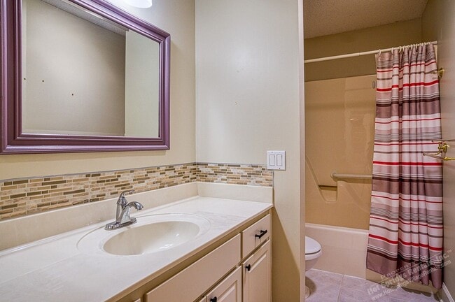 Building Photo - Lake Balboa Area| Home| Unfurnished