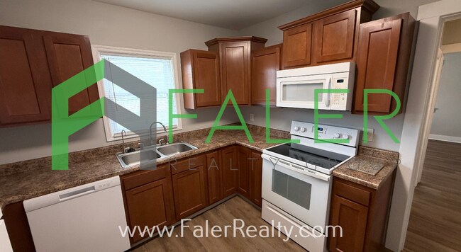 Building Photo - Charming 2-Bedroom Home