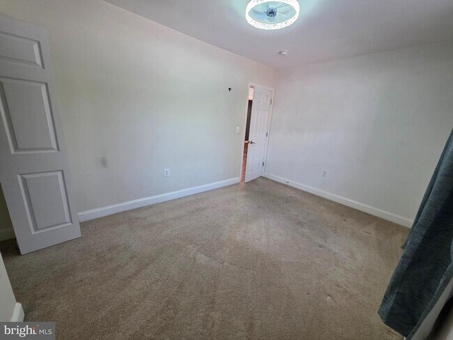 Building Photo - 1342 Edna Rd