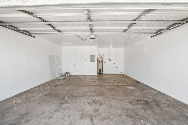 Building Photo - OSBO3240