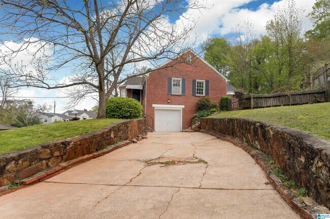 Building Photo - 501 21st Ave S