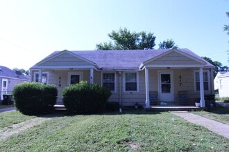 Building Photo - One Bedroom Duplex in North Kansas City