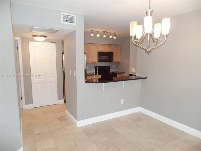Primary Photo - 2881 N Oakland Forest Dr