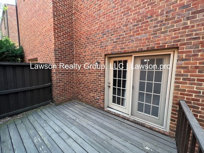 Building Photo - 2217 Jefferson St SW