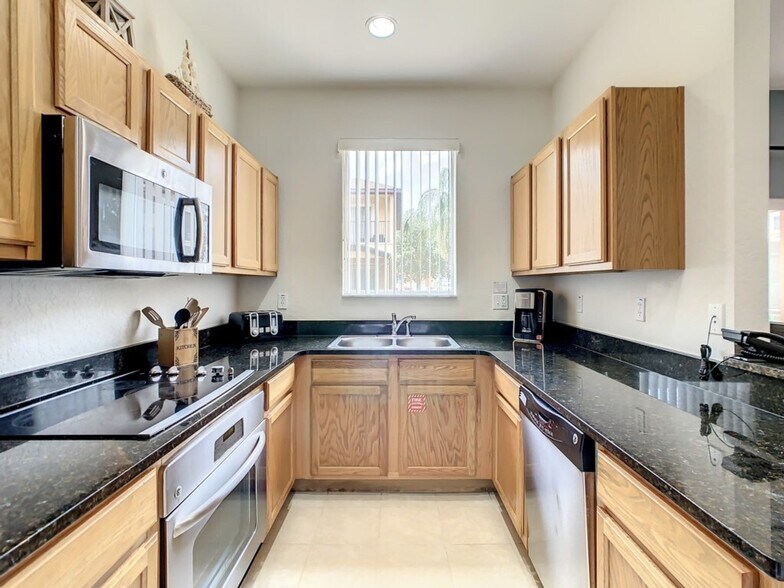 Building Photo - 2730 Coupe St