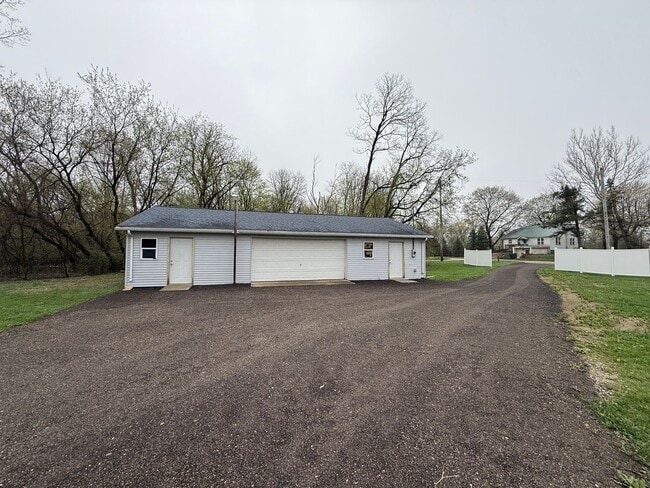 Building Photo - 3-Bedroom, 2-Bath Home on Acreage with Pond and Large Detached Garage