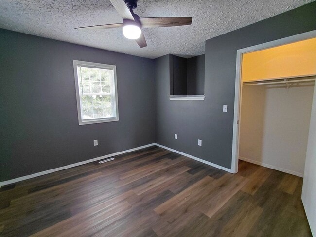 Building Photo - 15430 Top Dr