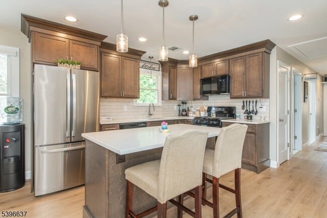 Building Photo - 773 Union Blvd