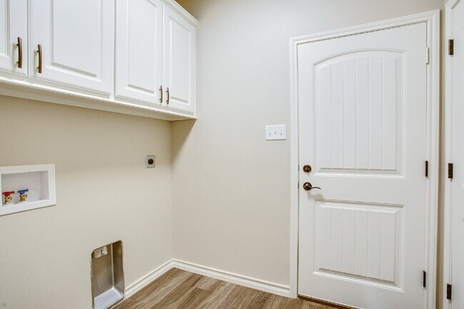 Primary Photo - Beautiful Duplex with lots of Extras