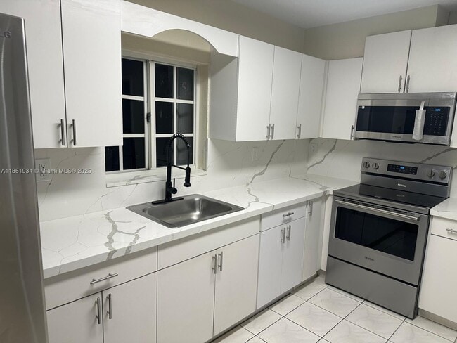 Building Photo - 7640 NW 182nd Terrace