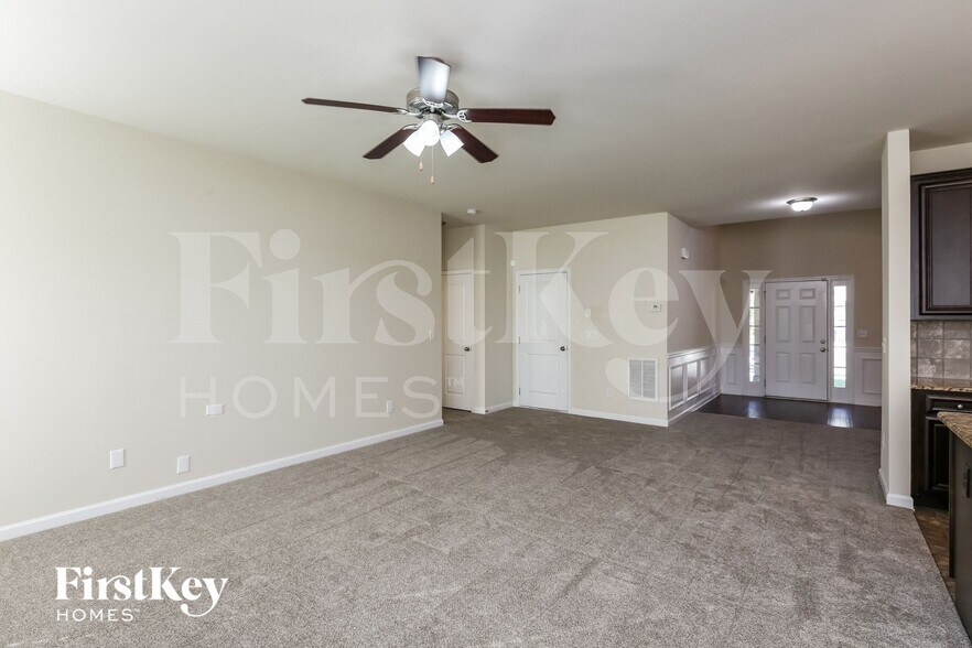 Building Photo - 403 Live Oak Pass