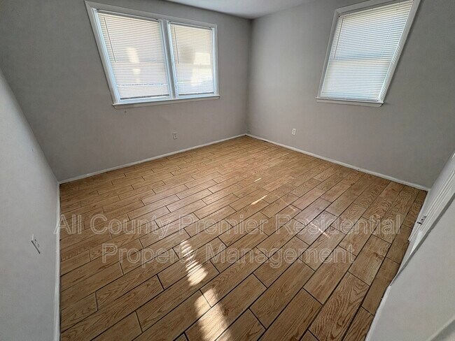 Building Photo - 220 Norcross Ln