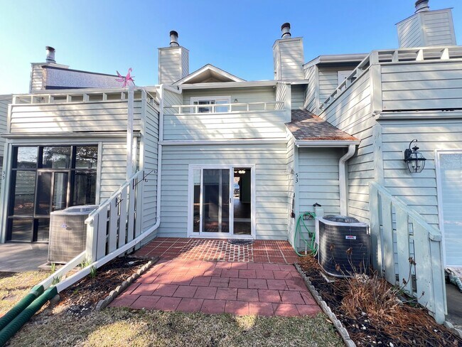 Building Photo - Stunning and Spacious 2 Bedroom, 2.5 Bath, Town Home With Sunroom and Deck!