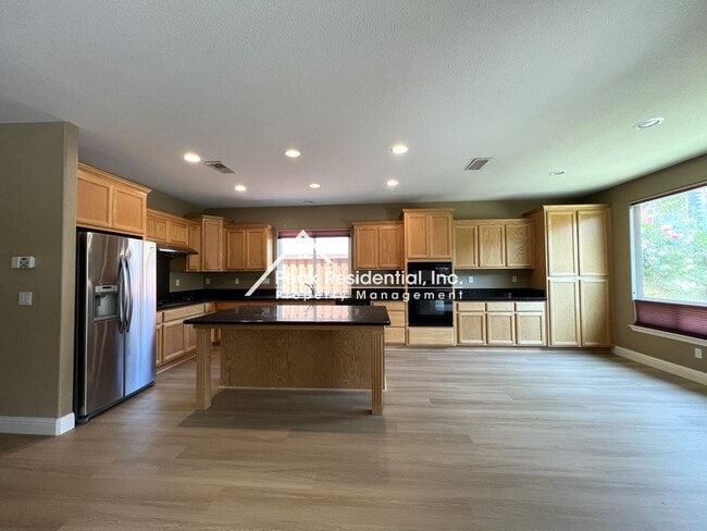 Building Photo - Beautiful 3bd/2.5ba Elk Grove Home