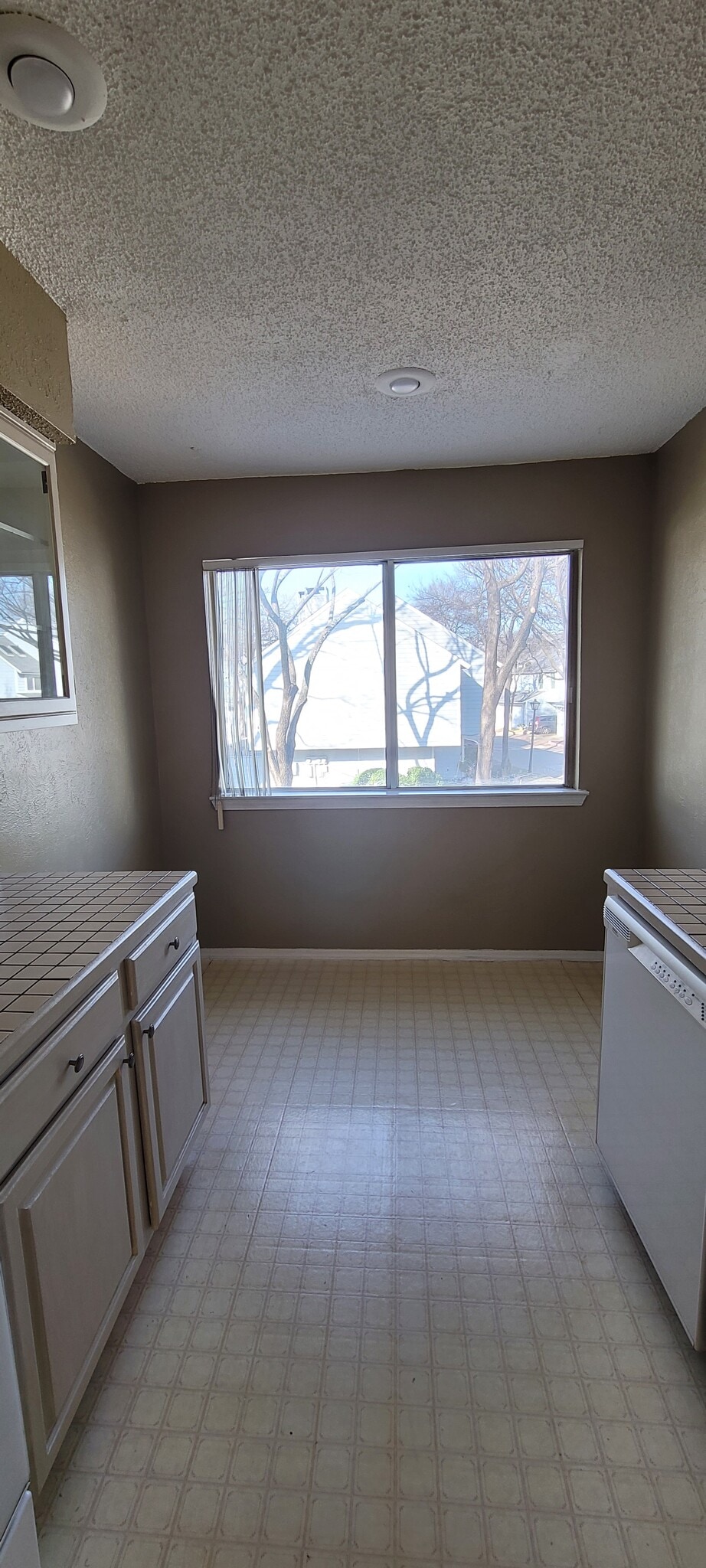 Kitchen 1 - 643 Cimarron Trl