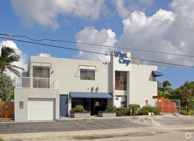 Building Photo - 4608 El Mar Dr