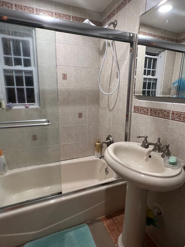 Building Photo - 72 Clark Ct