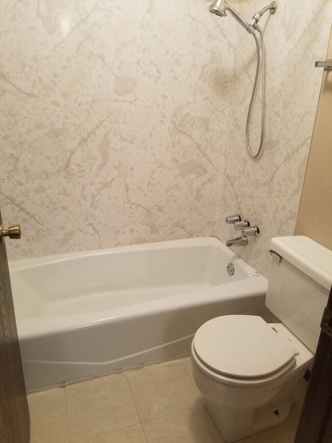 Building Photo - *LEASE TAKEOVER* 1 Bed, 1 Bath condo in Park Place Apartments