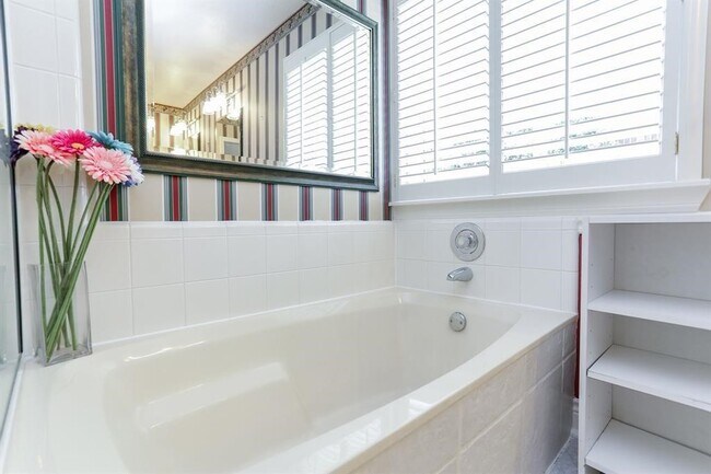 Building Photo - 16307 Cobble Springs Ct