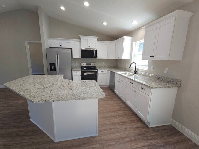 Building Photo - 774 W Deacon Pl