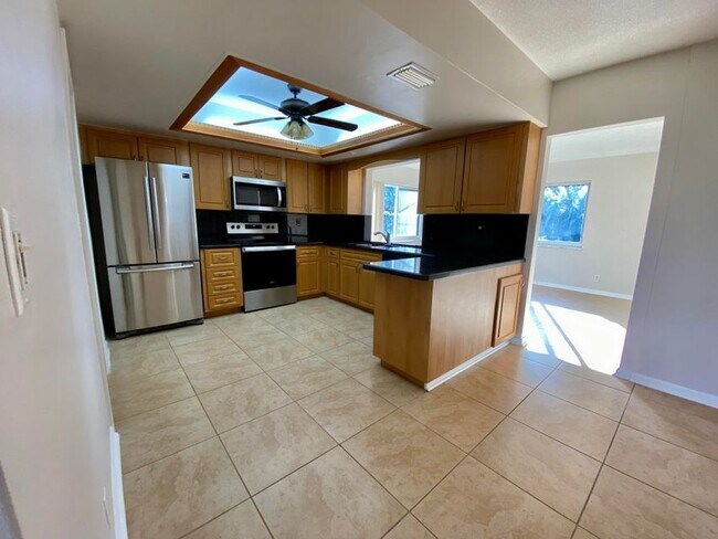 Building Photo - 213 NE 9th Ave