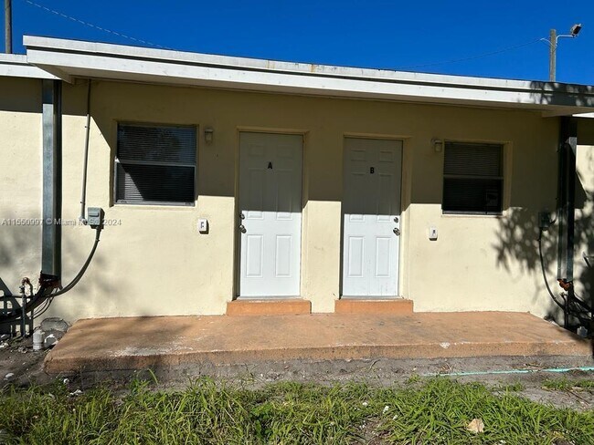 Building Photo - 708 N 14th St