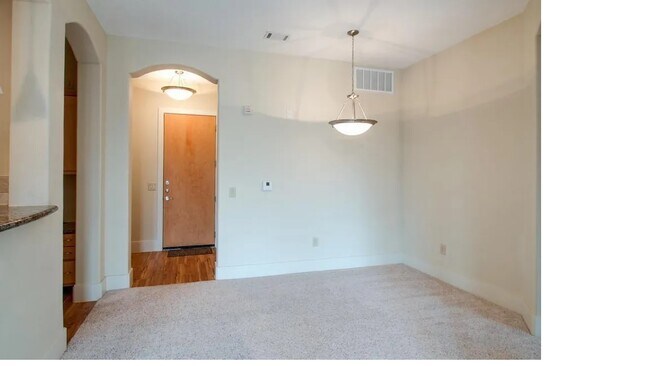 Building Photo - 2600 Hillsboro Pike