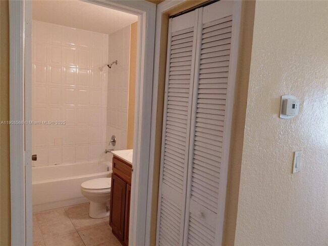 Building Photo - 83 NE 13th Ave