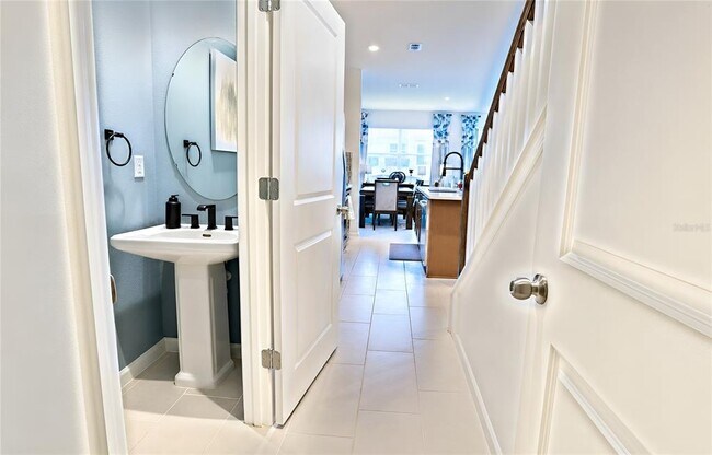 Building Photo - 1120 Lakeshore Breeze Pl