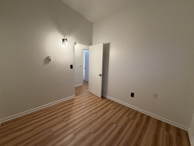 Building Photo - 8428 Maple Ave SE