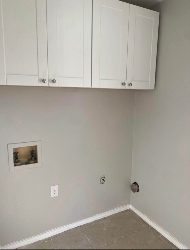 Building Photo - 4139 Stoneridge Dr