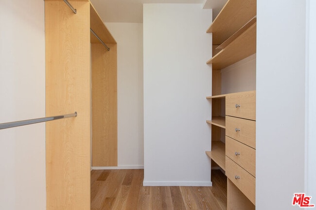 Building Photo - 8639 Whitworth Dr