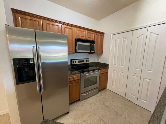 Building Photo - ANNUAL RENTAL - POSITANO PLACE-1 BED/1 BATH WITH LAKE VIEW AND NEW APPLIANCES!