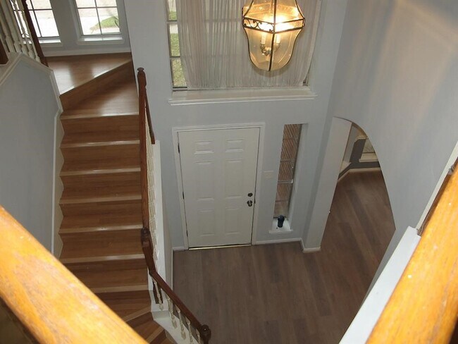 Building Photo - 8819 Diamond Lake Ln