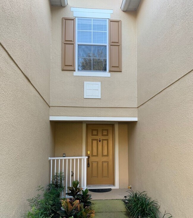 Building Photo - Gated 3/2.5 Townhouse with Garage in Altam...