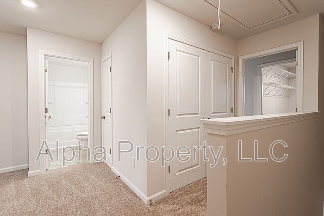 Building Photo - 17 Apricot Ln