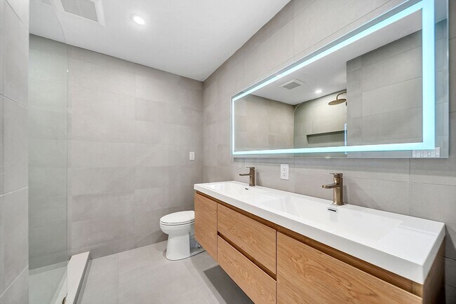 Building Photo - 935 Washington St