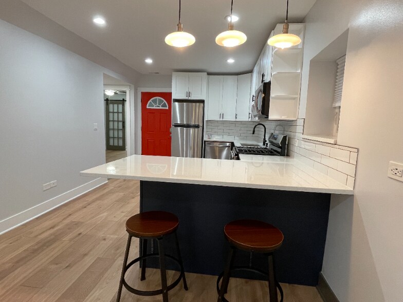 Building Photo - 4037 N St Louis Ave