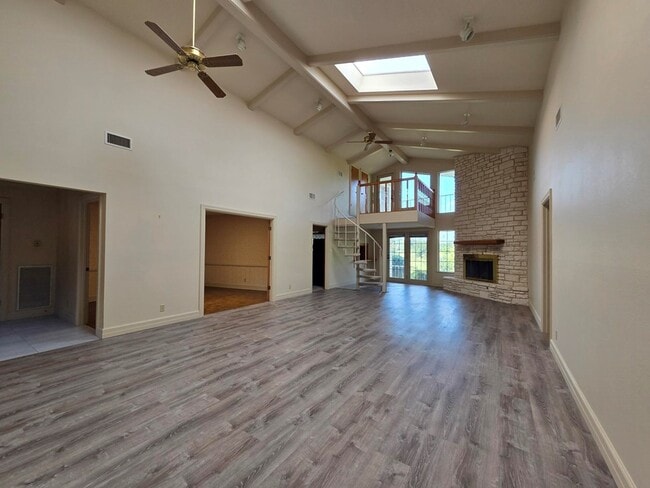 Building Photo - 2212 Rock Creek Dr