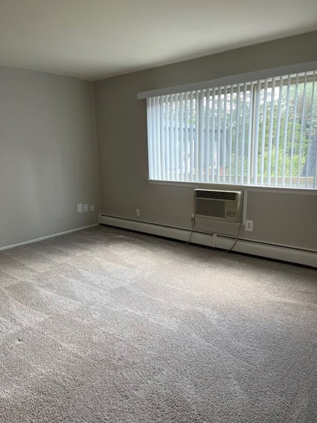 Building Photo - Charming 1 bedroom/1 bath near Downtown Rochester!